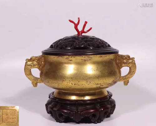 A GILT BRONZE MOLDED DOUBLE EARS CENSER