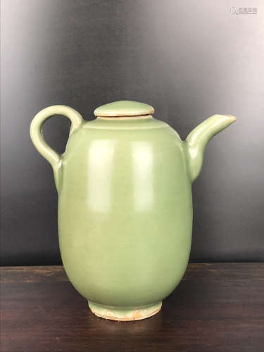 A LONGQUAN YAO OLIVE-SHAPE EWER