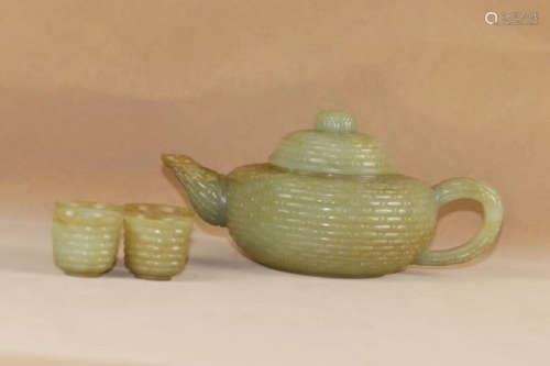 SET HETIAN JADE CARVED TEAPOT AND CUPS