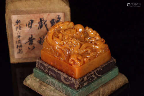 A TIANHUANG STONE CARVED CHI-DRAGON SEAL