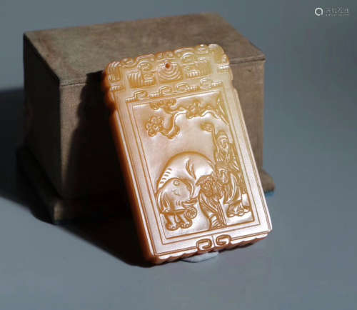 A YELLOW JADE CARVED PENDANT