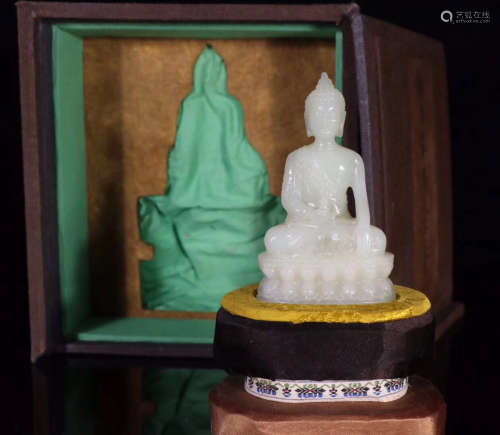 A HETIAN JADE CARVED BUDDHA FIGURE