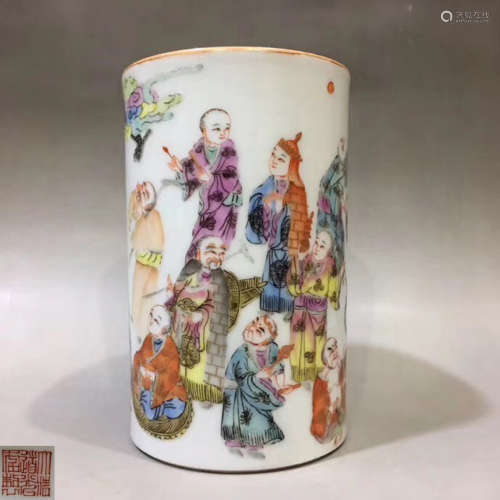 A FAMILLE-ROSE LUOHAN PATTERN BRUSH POT