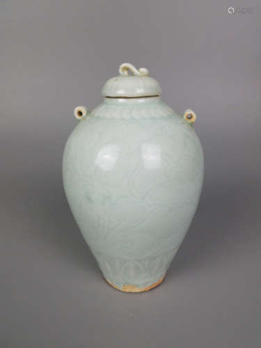 A HUTIAN YAO INCISED FLORAL PATTERN VASE
