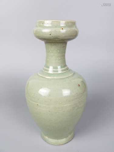 A CELADON GLAZE EVERT RIM VASE