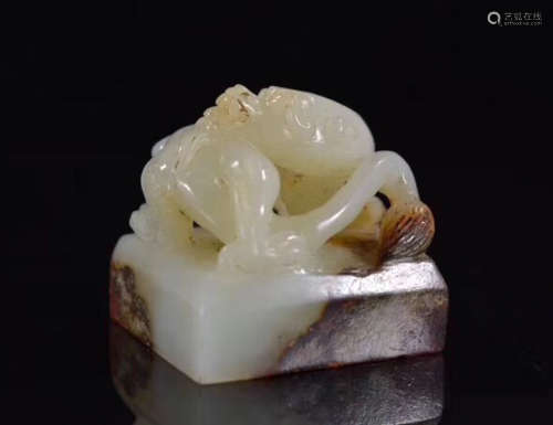 A OLD HETIAN JADE CARVED DRAGON SEAL