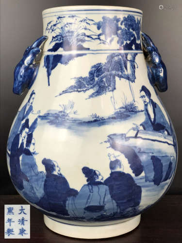 A BLUE AND WHITE DEER-SHAPE EARS VASE