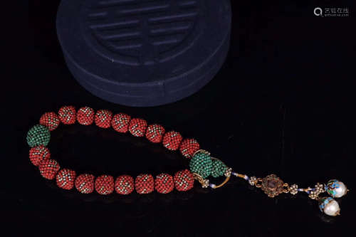 A CORAL SMALL BEADS STRING BRACELET