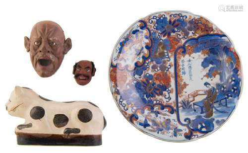 A lot of various Japanese items : an imari plate, a