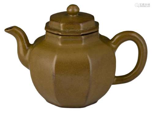 A Chinese teadust octagonal teapot and cover, H 13 cm