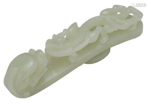 A Chinese dragon shaped carved jade belt, L 12 cm