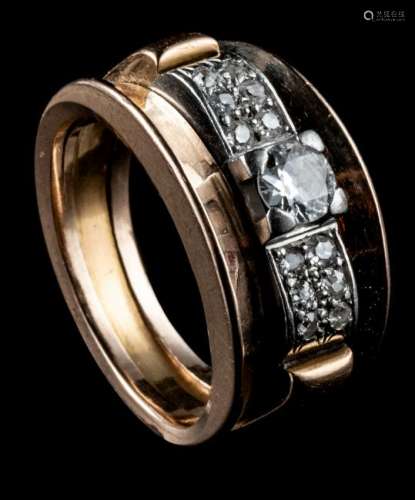 An 18ct gold ring set with brilliant cut diamonds,
