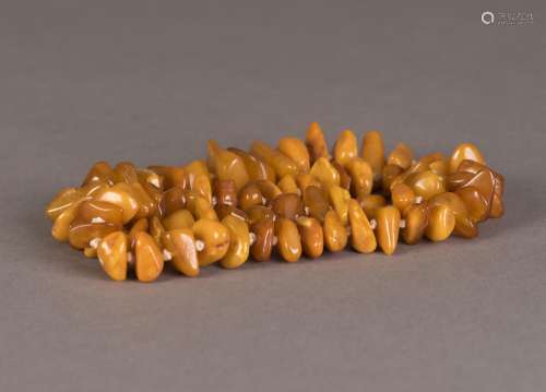 A STRAND OF NATURAL-SHAPED BEADED BEESWAX NECKLACE