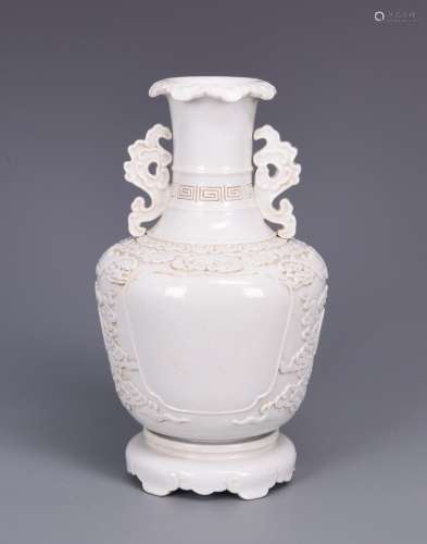 A WHITE -GLAZED INCISED' CLOUD' VASE