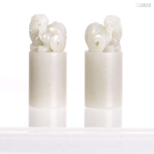 A PAIR OF LION WHITE JADE SEAL