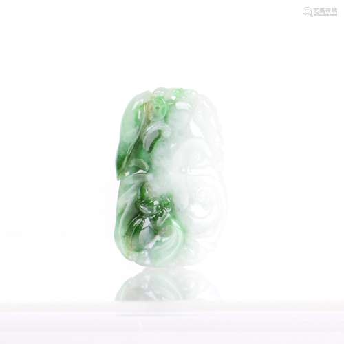 A JADEITE PANDENT CARVED WITH GINSENG