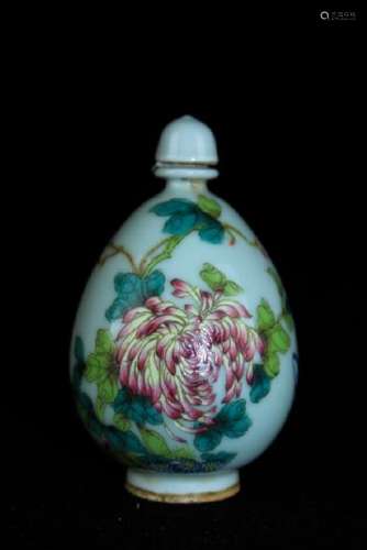 Chinese Qing Porcelain Famille Rose Snuff Bottle