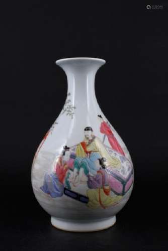 Chinese Qing Porcelalin Famille Rose Vase