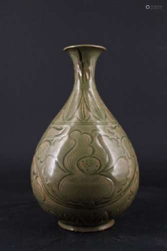Chinese Qing Porcelain Floral Vase