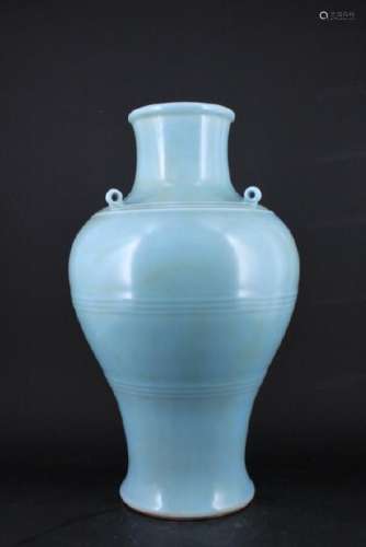 Large Chinese Qing Porcelain Vase