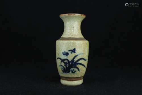 Chinese Qing Porcelain Crackle Vase