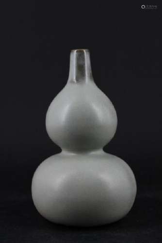 Chinese Song Porcelain Guanyao Gourd Vase