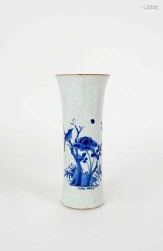 Vase de forme tulipe en porcelaine blanc et bleu à...