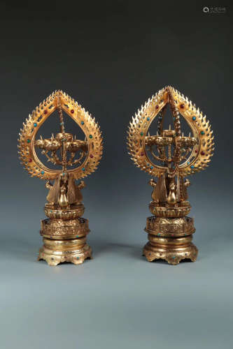 17-19TH CENTURY, A PAIR OF GILT WILD GEESE DESIGN BRONZE CANDLE STICKS, QING DYNASTY