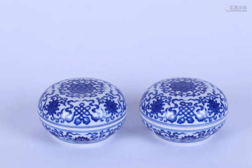 17-19TH CENTURY, A PAIR OF FLORAL PATTERN BLUE&WHITE SEAL BOXES, QING DYNASTY