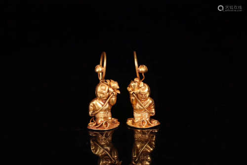 17-19TH CENTURY, A PAIR OF PURE GOLD CHILD DESIGN EARRINGS, QING DYNASTY