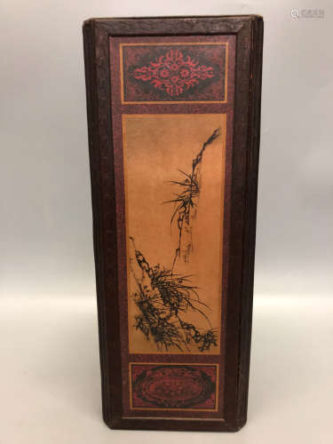 20TH CENTURY, A FLORAL PATTERN REDWOOD BRUSH HOLDER, THE REPUBLIC OF CHINA
