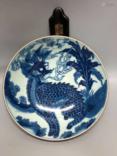 17-19TH CENTURY, A BLUE&WHITE DRAGON PATTERN PLATE, QING DYNASTY