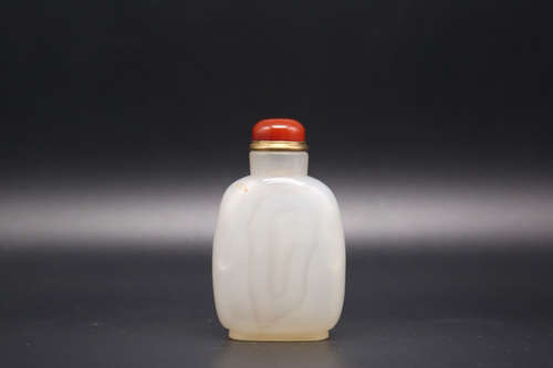 A FIGURE PATTERN AGATE SNUFF BOTTLE