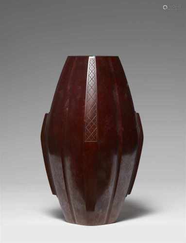 Große Vase. Bronze. Ca. 1960/1970Am Boden in Siegelschrift sign.: Yasumi (= Nakajima Yasumi II,