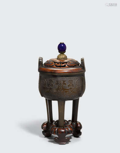 Qing dynasty A bronze archaistic tripod censer