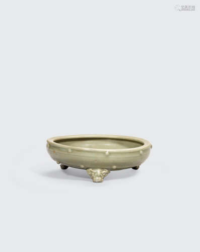 Ming dynasty A small Longquan celadon bulb bowl