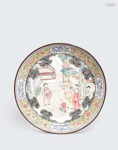 18th century A fine Canton enameled deep dish