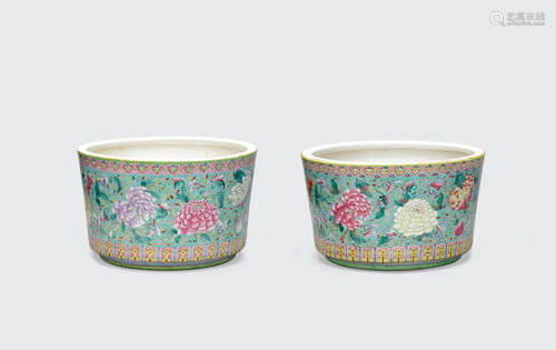 19th century A pair of famille rose jardinières