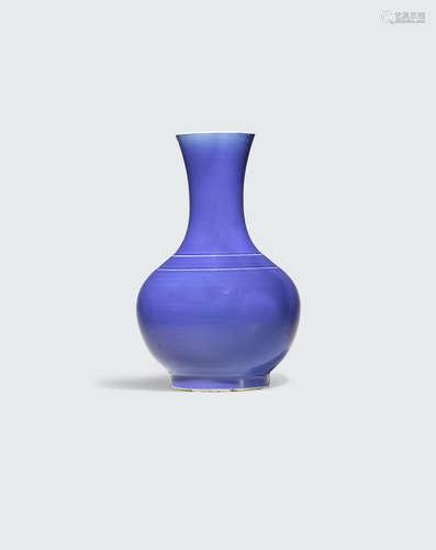 Late Qing dynasty A cobalt glazed long-neck vase