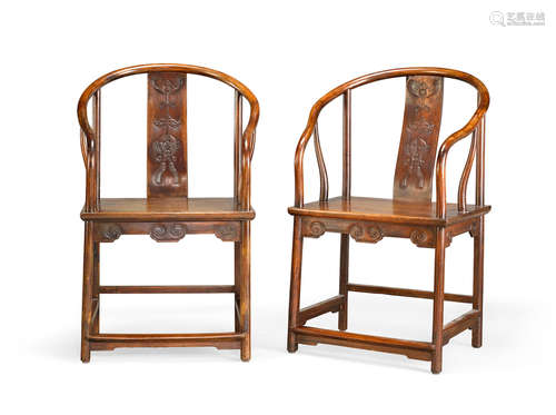 Republic Period A pair of hongmu horseshoe back chairs