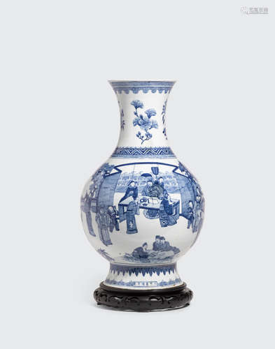 Jiajing mark, 20th century A large blue and white baluster vase