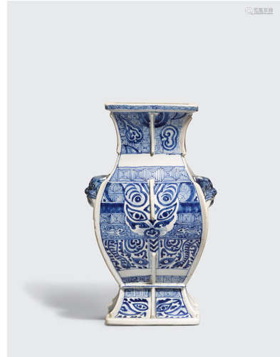 19th century A blue and white archaistic square-sectioned vase