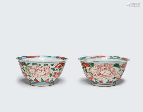 17th century Two wucai-decorated export bowls