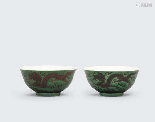 Guangxu marks, Republic period A pair of green and aubergine glazed dragon bowls