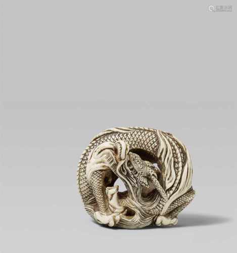 A very good large ivory netsuke of a dragon. Early 19th centuryRising from waves, the scaly body