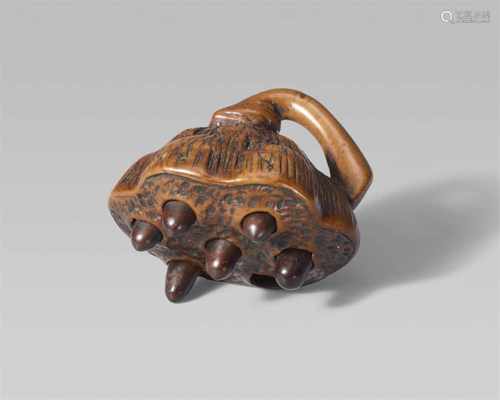 A boxwood netsuke of a lotus pod. 19th centuryWith seven openings and six loose seeds, the curved