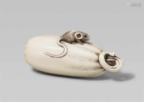 An ivory netsuke of a pumpkin with a small rat. First half 19th centuryA rat sits on a large