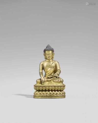 Buddha Shakyamuni. Feuervergoldete Bronze. Sinotibetisch. 15. Jh.Der historische Buddha thront