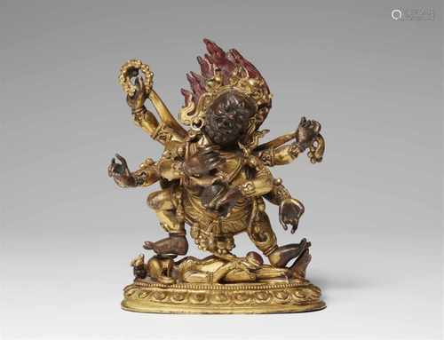 Sadbhuja Mahakala. Feuervergoldete Bronze. Sinotibetisch. 19. Jh.Der sechsarmige dharmapala steht im