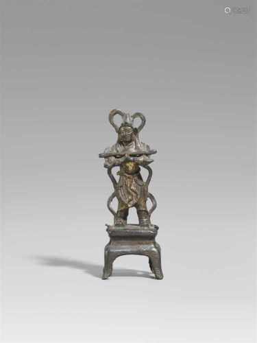 Figur des Weituo. Bronze mit Resten einer vergoldeten Lackfassung. Ming-ZeitIn voller Rüstung